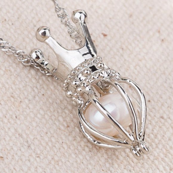 Crown and Pearl Romantic Pendant 18" Necklace - Picture 4 of 6